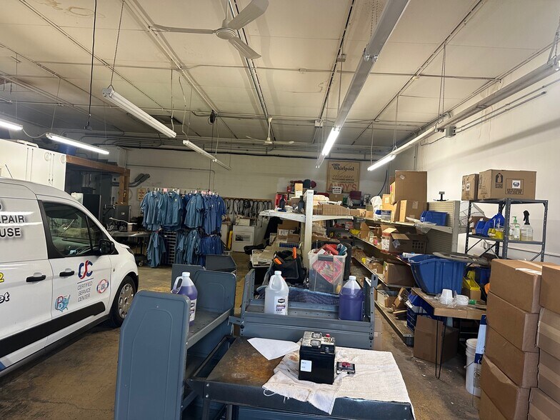 More Photos Of 5612 S 49th St, Lincoln Flex For Sale