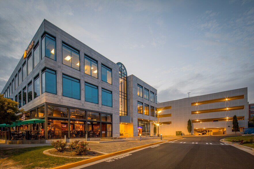 Primary Photo Of 121 Perimeter Ctr W, Atlanta Coworking Space