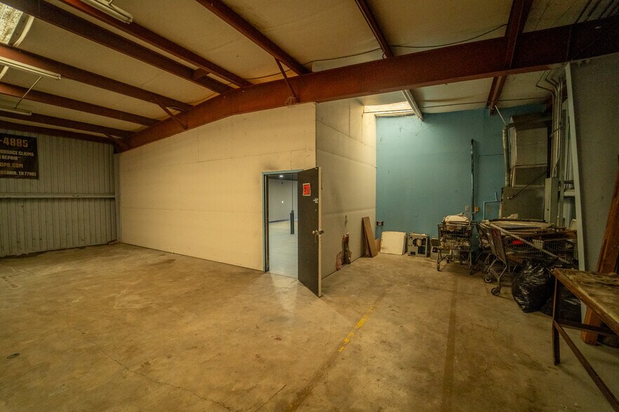 More Photos Of 3011 Houston Hwy, Victoria Warehouse For Lease