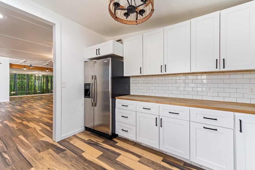 More Photos Of 2200 La Osa st, Tucson Light Distribution For Lease