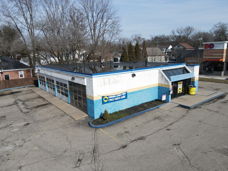 Primary Photo Of 6200 Wooster Pike, Cincinnati Auto Repair For Lease