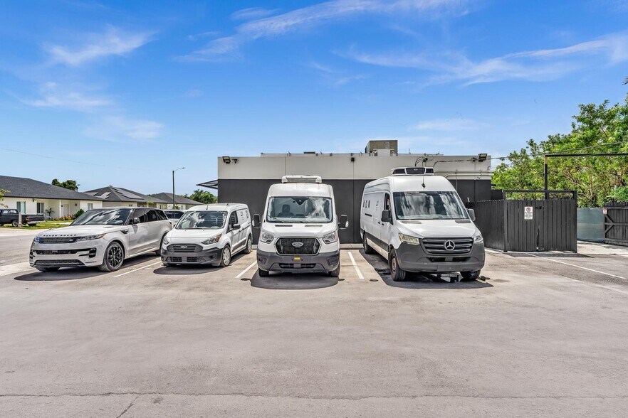 More Photos Of 2080 NW 75th St, Miami Industrial For Lease