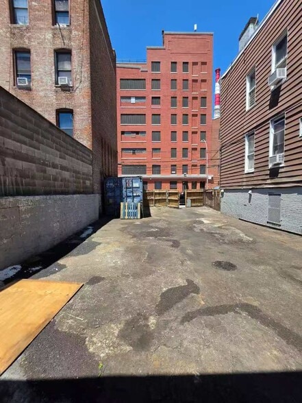 More Photos Of 38-59 9th St, Long Island City Warehouse For Lease