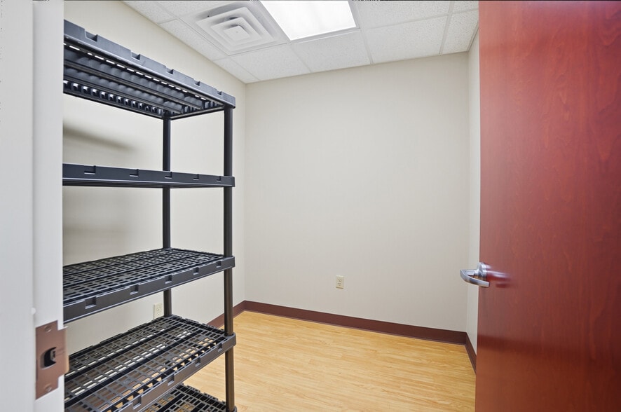 More Photos Of 916-920 W Market St, Lima Medical For Lease