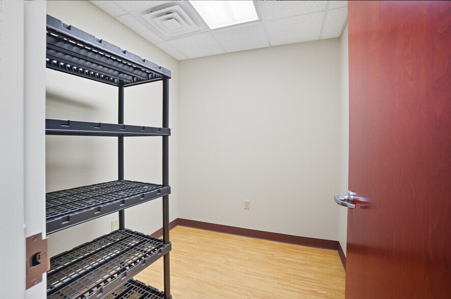 More Photos Of 916-920 W Market St, Lima Medical For Sale