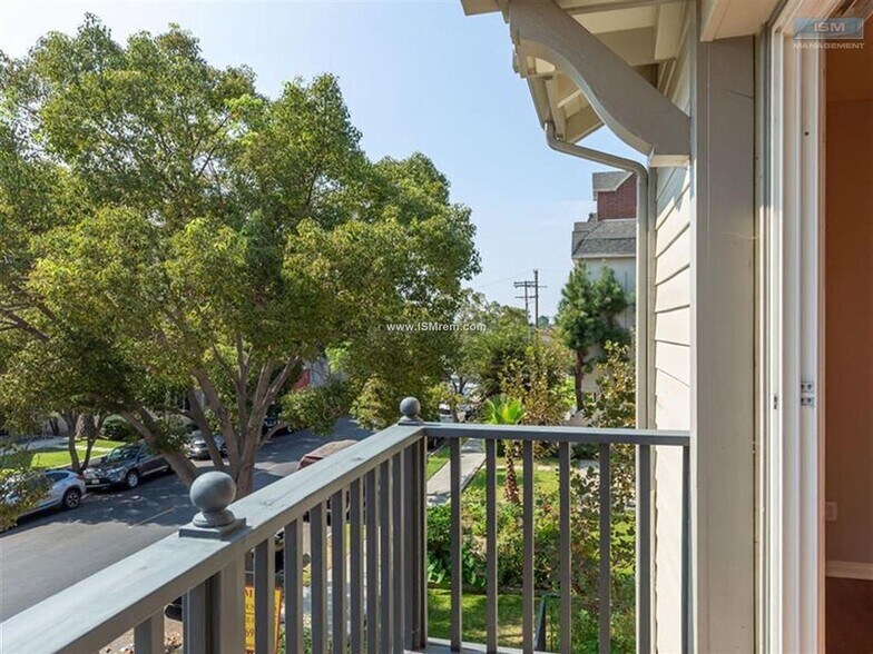 More Photos Of 1239 W 30th St, Los Angeles Apartments For Sale
