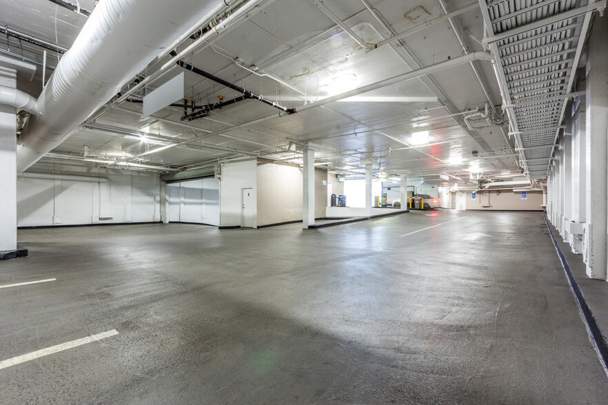 More Photos Of 13050 San Vicente Blvd, Los Angeles Storefront For Lease