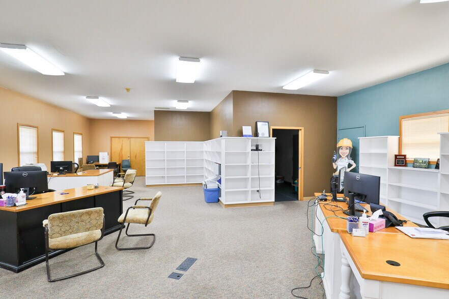 More Photos Of 107 W Q St, Springfield Office For Sale