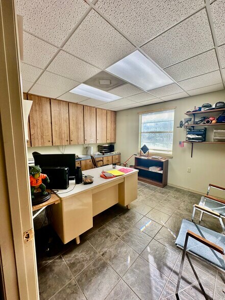 More Photos Of 465 E Collins St, Umatilla Light Manufacturing For Lease