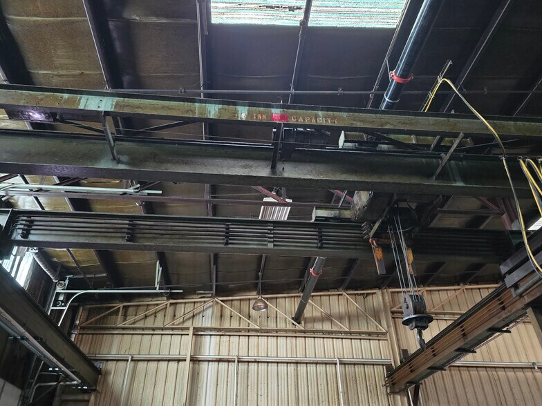 More Photos Of 401 E 5th St, Pinconning Distribution For Sale