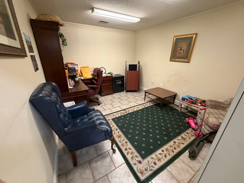 More Photos Of 18525 I-30 Hwy, Benton Showroom For Sale