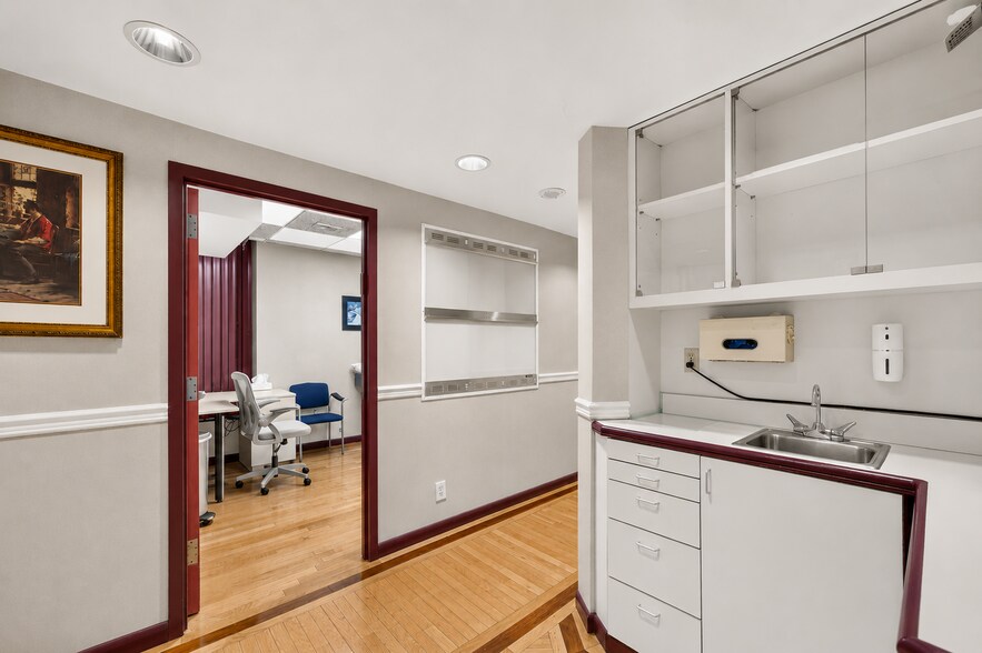 More Photos Of 161 Madison Ave, New York Medical For Sale