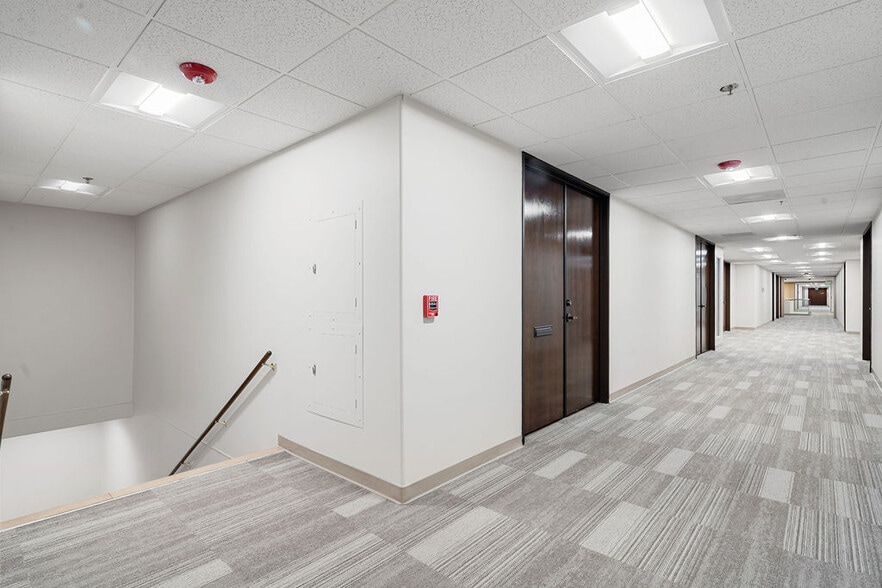 More Photos Of 200 New Stine Rd, Bakersfield Office For Sale