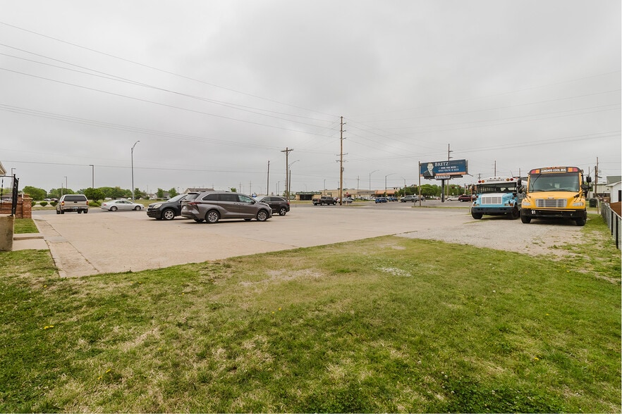 More Photos Of 1319 E 17th Ave, Hutchinson Religious Facility For Sale