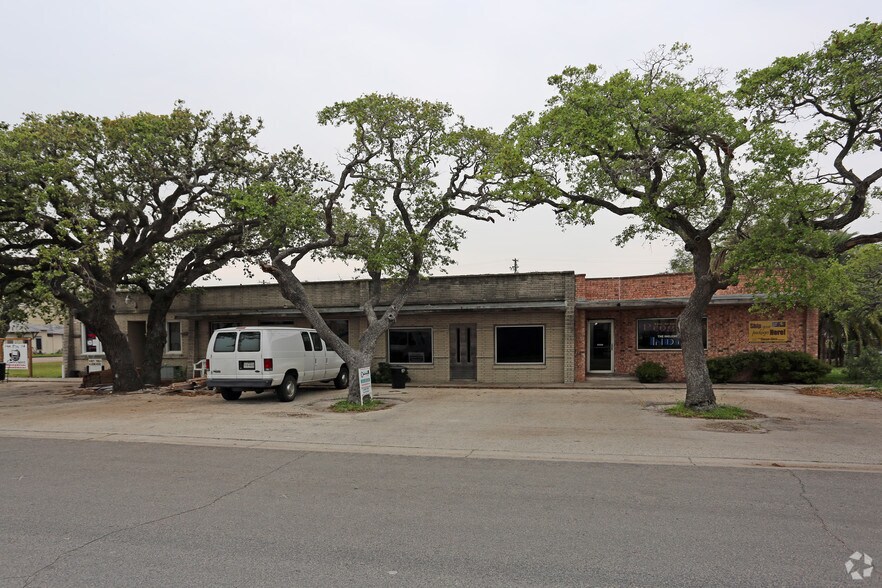 More Photos Of 346-354 S Houston St, Aransas Pass Office For Sale