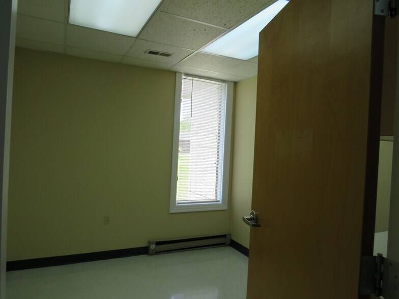 More Photos Of 9506 Hospital Ave, Nassawadox Medical For Sale