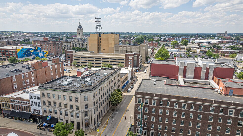 More Photos Of 18-20 NW 6th St, Evansville Restaurant For Lease