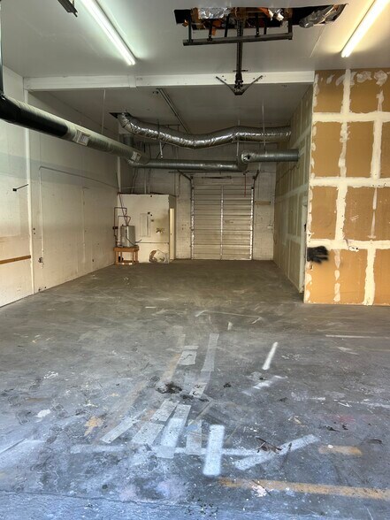 More Photos Of 3301-3327 Western Ave, Las Vegas Industrial For Sale