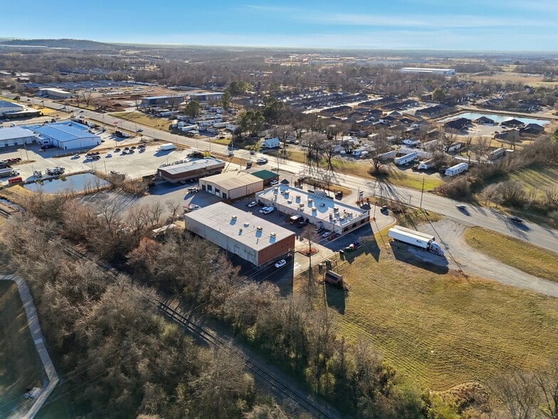 More Photos Of 903 N Bloomington St, Lowell Unknown For Lease