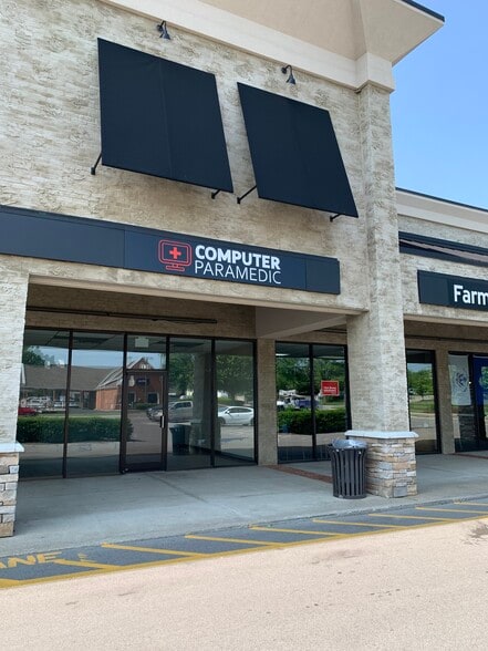 More Photos Of 1010 Murfreesboro Rd, Franklin Unknown For Lease