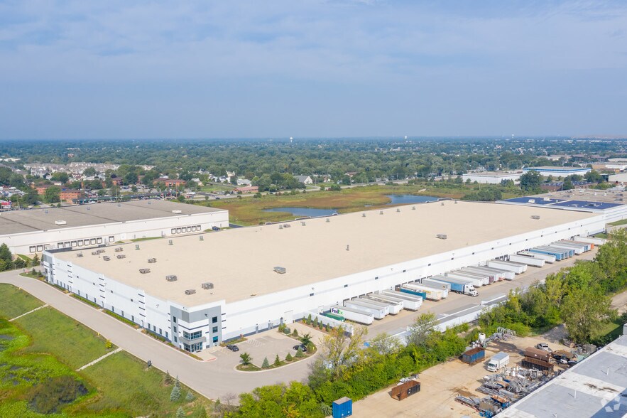 More Photos Of 191 E North Ave, Carol Stream Distribution For Lease
