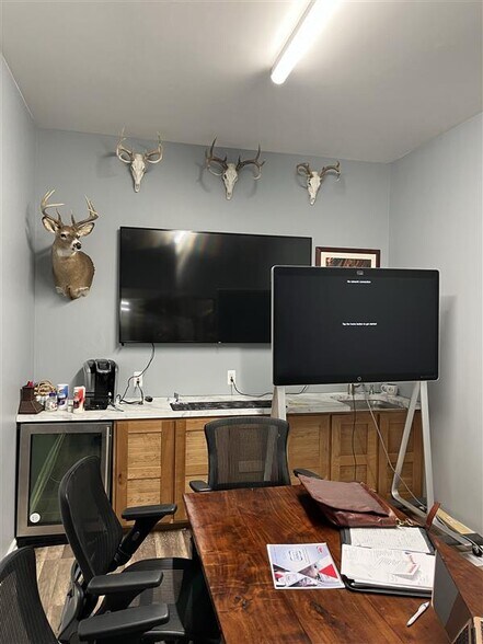 More Photos Of 1623-1635 Chicago Dr SW, Grand Rapids Freestanding For Lease