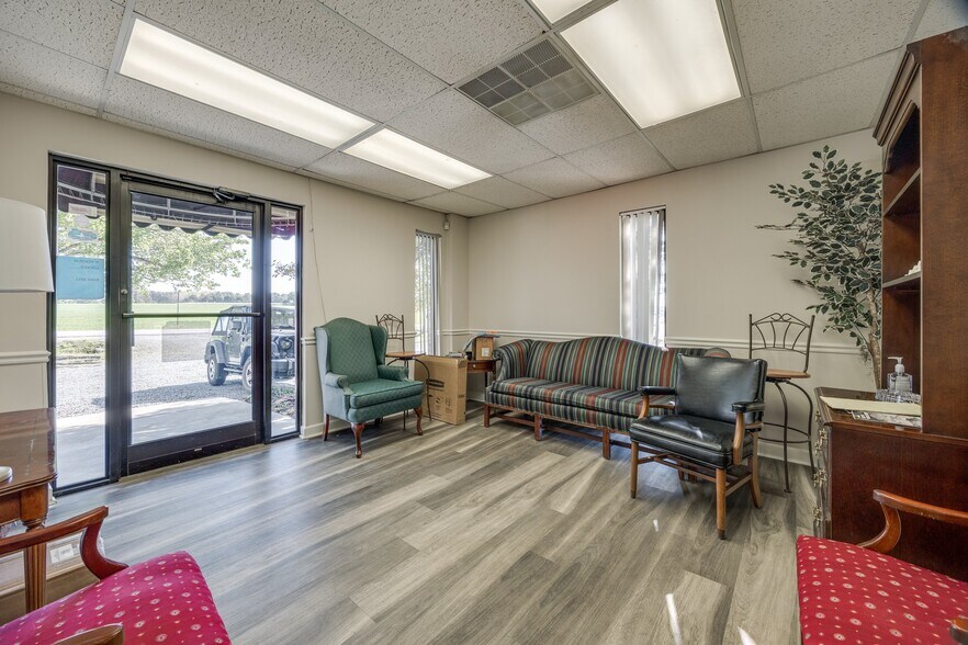 More Photos Of 3380 Smith Farm Rd, Matthews Warehouse For Lease