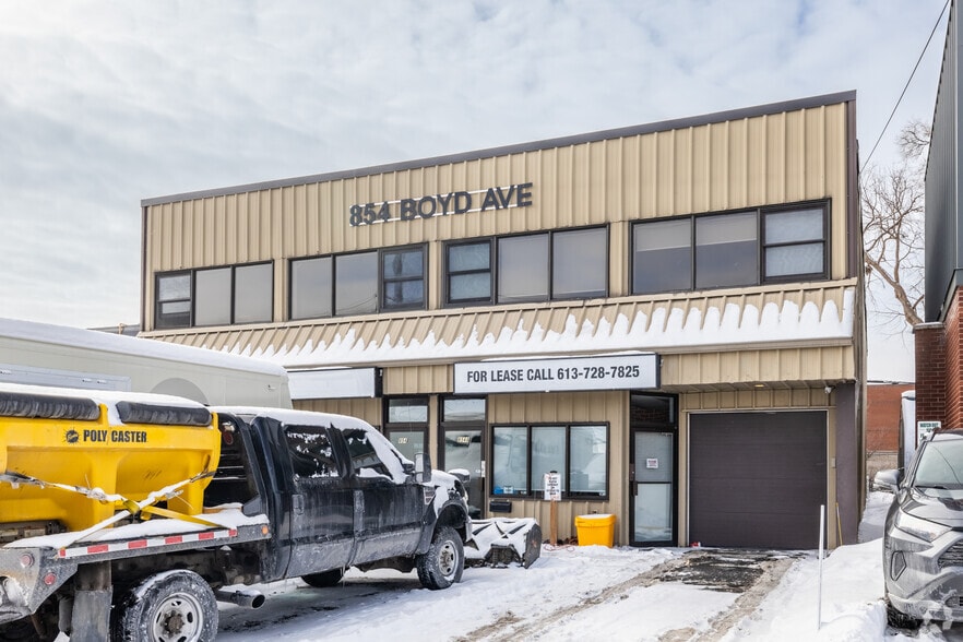 More Photos Of 854 Boyd Ave, Ottawa Warehouse For Lease