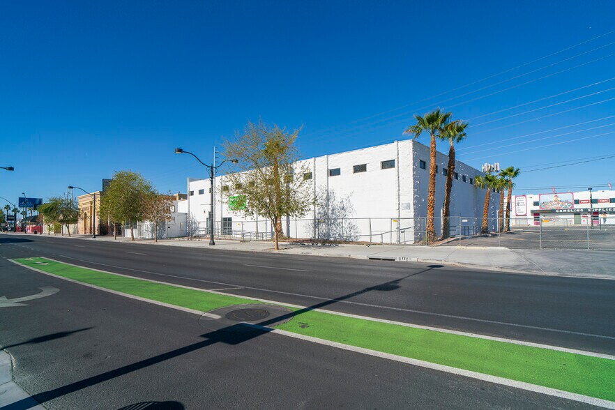 Primary Photo Of 808-810 S Main St, Las Vegas Flex For Sale