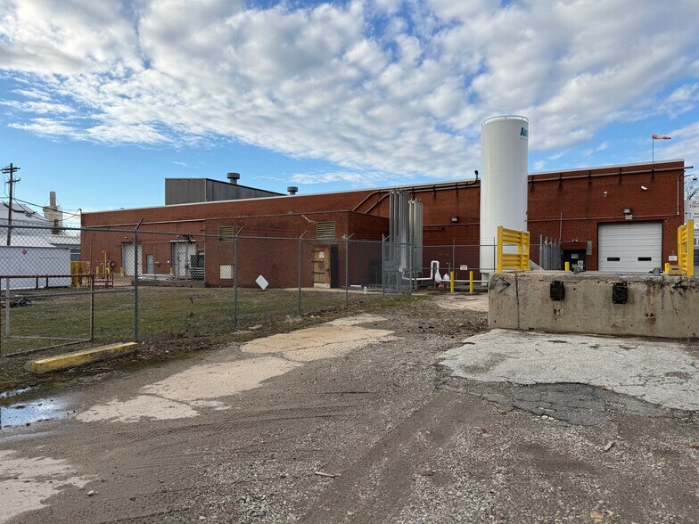 More Photos Of 800 W Front St, Chester Warehouse For Sale