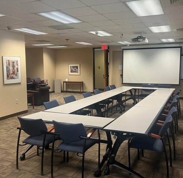 More Photos Of 324 W Wendover Ave, Greensboro Office For Lease