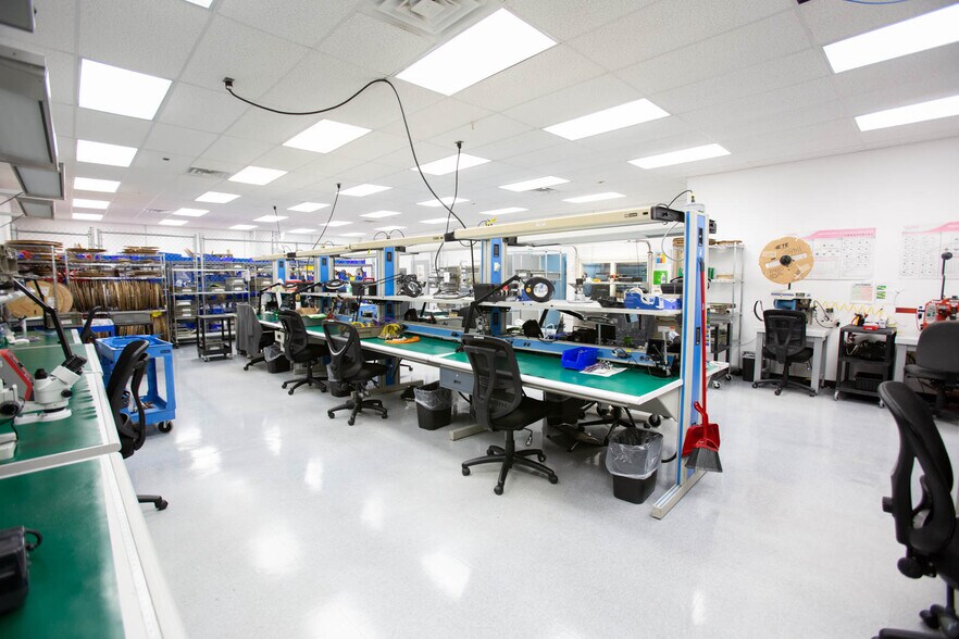 More Photos Of 264 West Dr, Melbourne Light Manufacturing For Lease