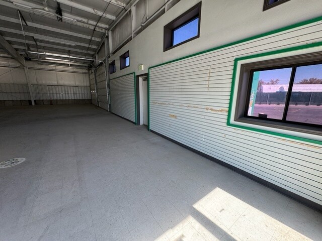 More Photos Of 3020 S Yellowstone Hwy, Idaho Falls Light Manufacturing For Lease
