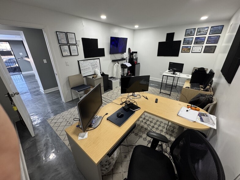 More Photos Of 3447-61 Richmond St, Philadelphia Showroom For Sale
