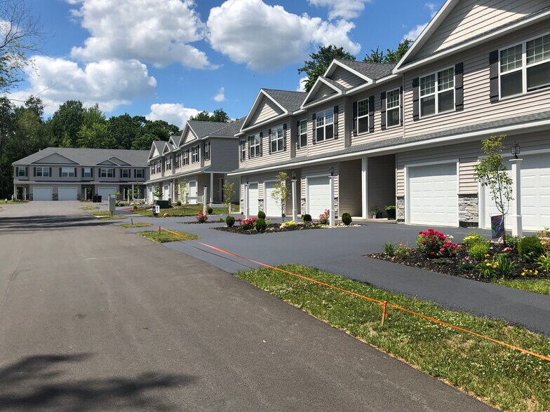More Photos Of Ridge Manor Court, Niskayuna Apartments For Sale