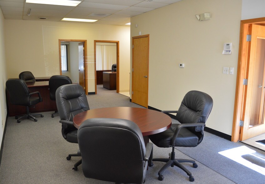 More Photos Of 935 N Plum Grove Rd, Schaumburg Office For Lease