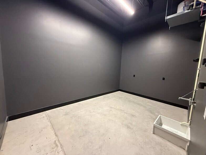 More Photos Of 5036 Keagy Rd, Roanoke General Retail For Lease