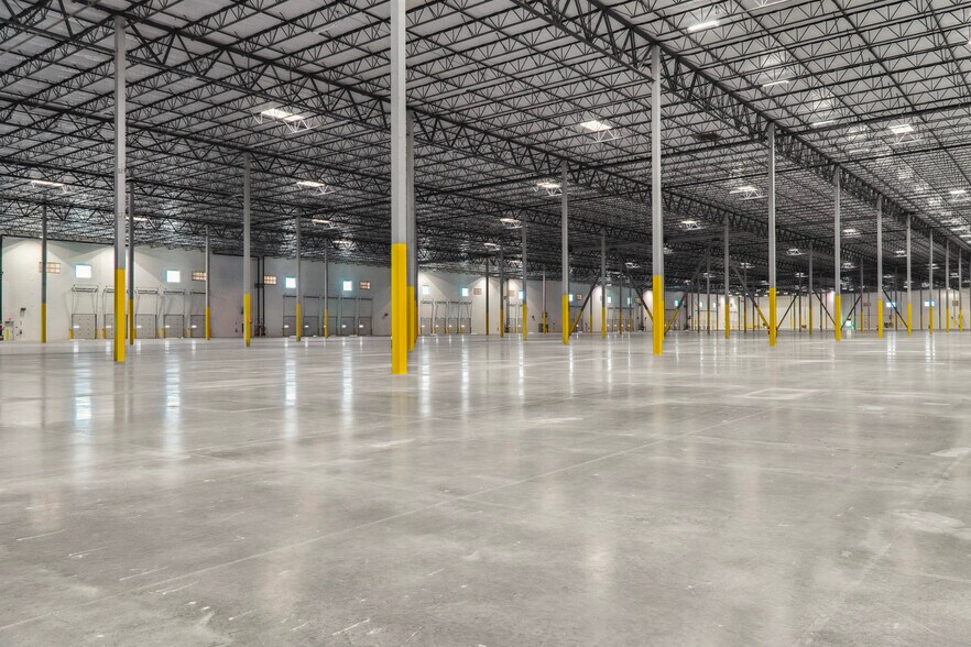 More Photos Of 46950 N 45th Street W, Lancaster Distribution For Lease