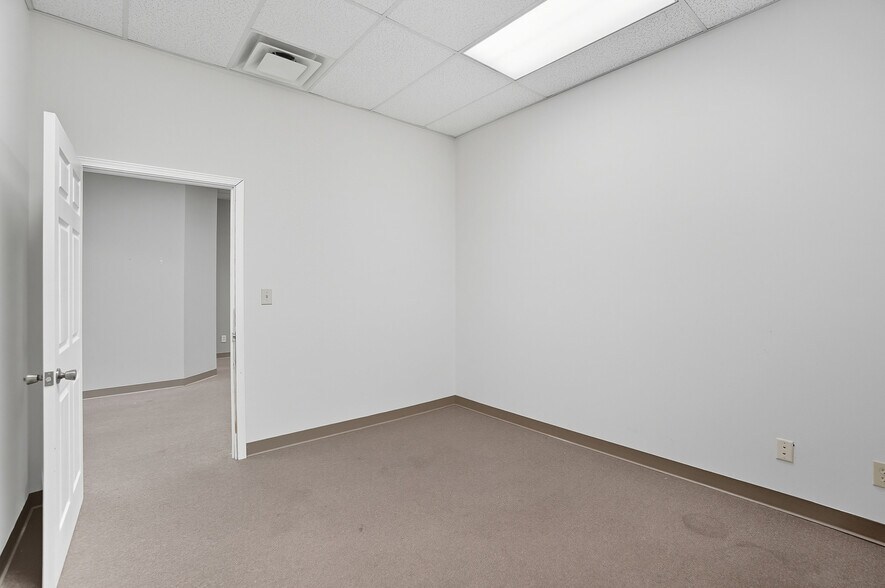 More Photos Of 1104-1124 Kemper Meadow Dr, Forest Park Storefront For Lease