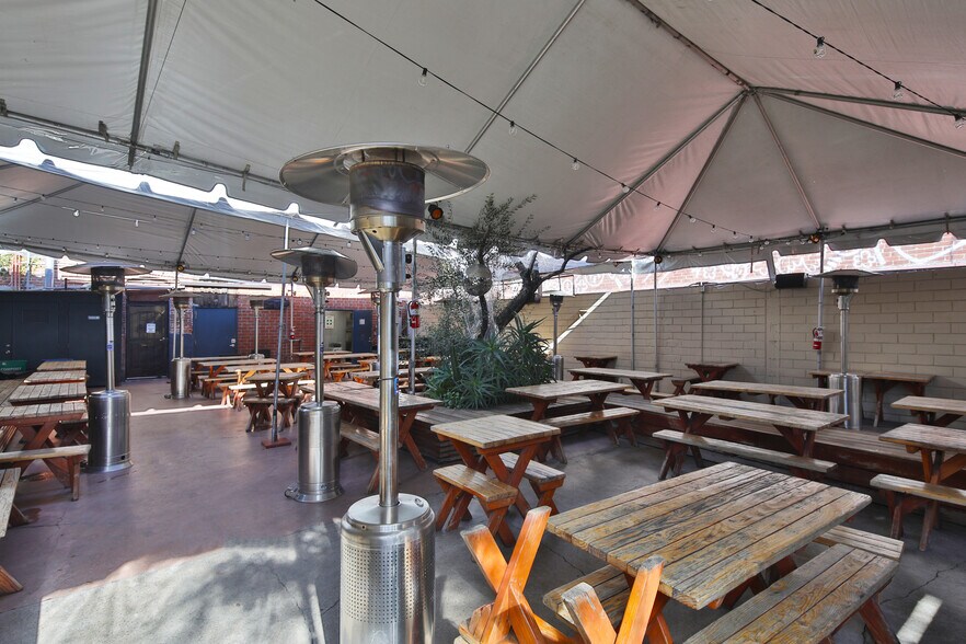 More Photos Of 1948 E 7th St, Los Angeles Bar For Lease