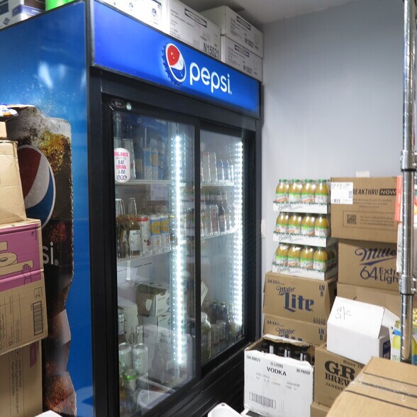 More Photos Of 139 E Walnut St, Oglesby Restaurant For Sale