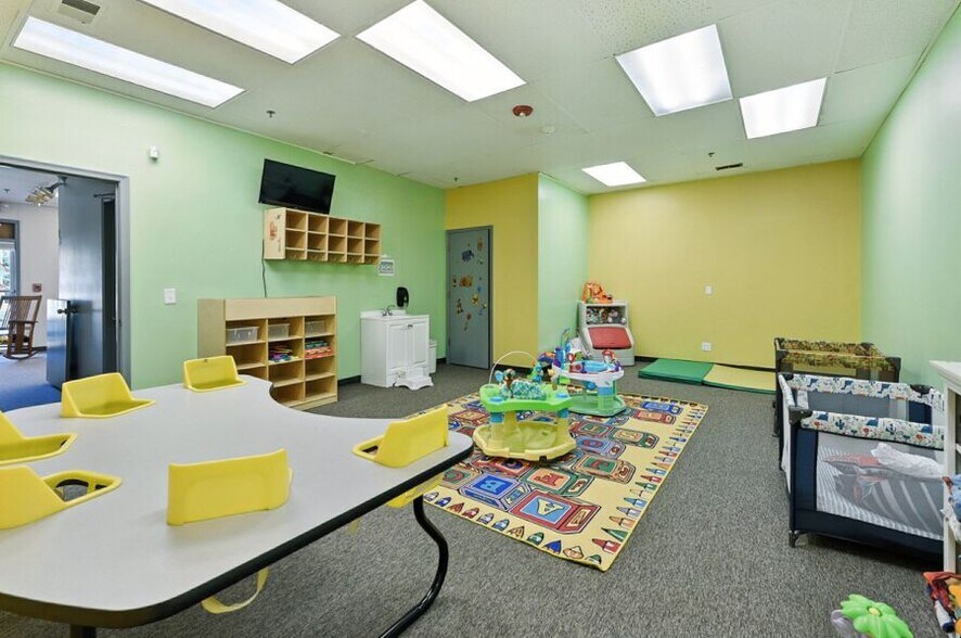 More Photos Of 2506-2510 N 72nd St, Omaha Daycare Center For Lease