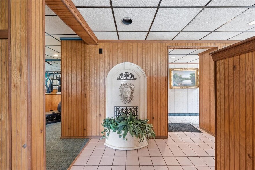 More Photos Of 402 W Moorestown Rd, Nazareth Medical For Sale