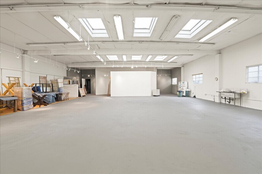 More Photos Of 4075 Transport St, Palo Alto Service For Lease