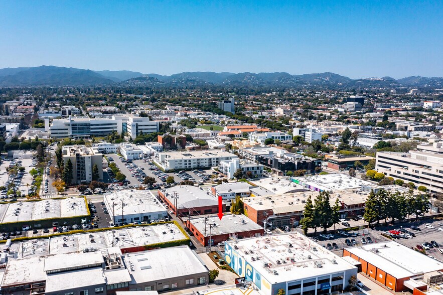 More Photos Of 2210 Broadway, Santa Monica Loft Creative Space For Lease