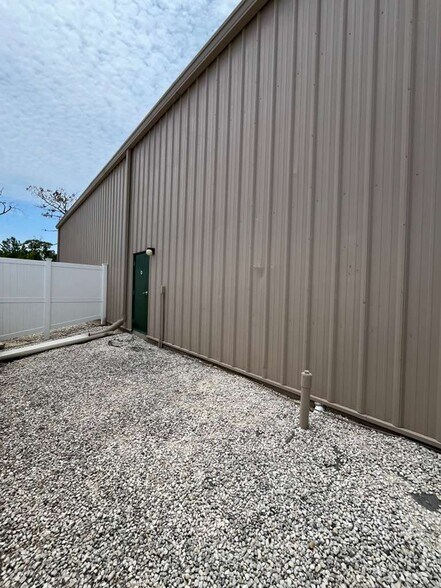More Photos Of 743 Wesley Ave, Tarpon Springs Warehouse For Sale