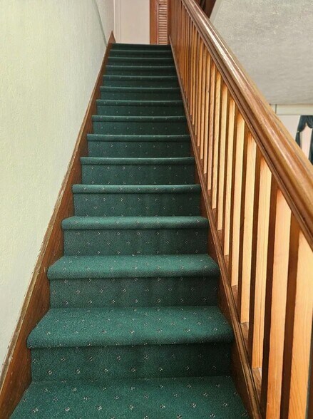 More Photos Of 401 N Vine St, Sparta Specialty For Sale