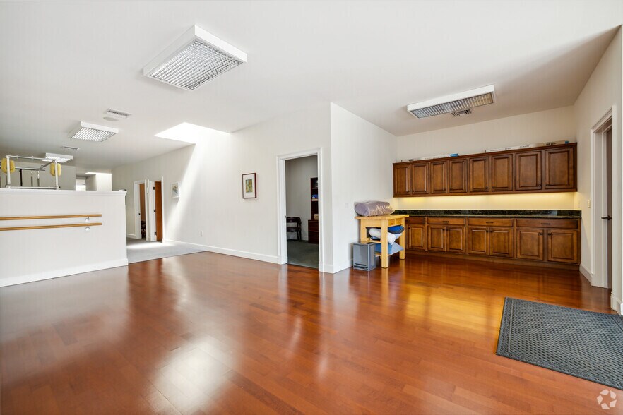 More Photos Of 1160 El Camino Real, San Carlos Office For Sale