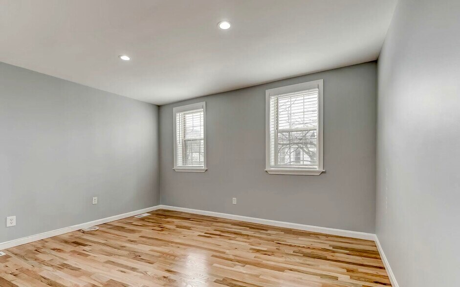 More Photos Of 1049 S Charles St, Baltimore Storefront Retail Residential For Sale