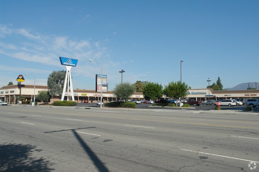 More Photos Of 923-937 E Las Tunas Dr, San Gabriel Storefront For Lease
